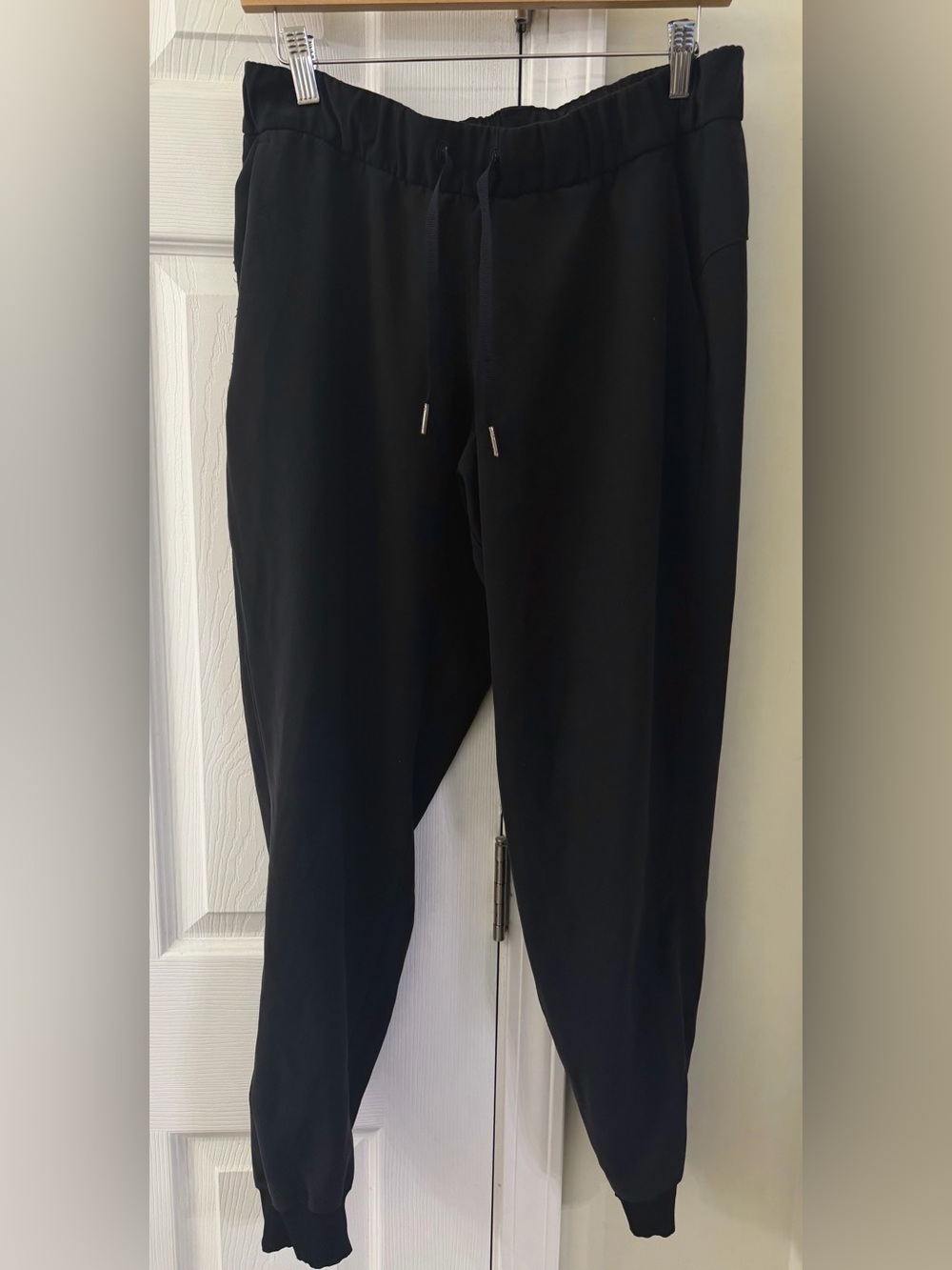 On the Fly Lululemon Joggers size 8